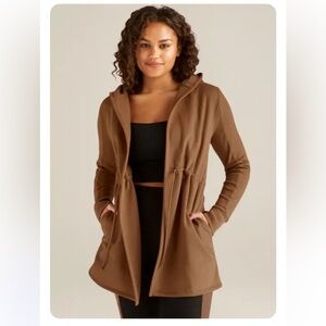 Size xs BEYOND YOGA ON THE GO JACKET tan, great condition, no flaws